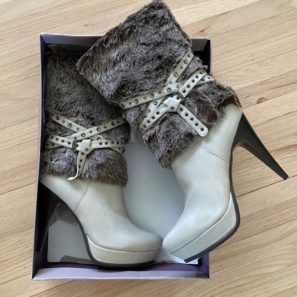Bakers Attitude Boots with Faux Fur Sz 10 - Picture 4 of 13